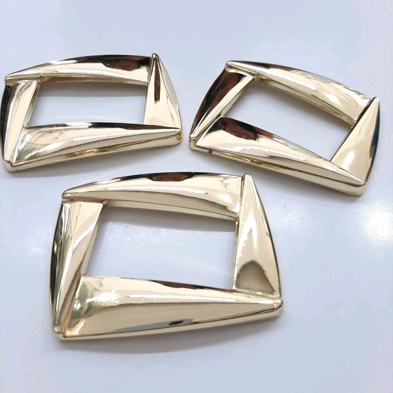 Herraje rectángulo amorfo dorado